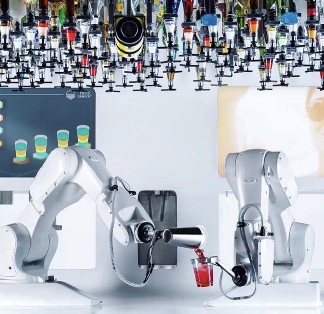 Bracci robotici del bar Makr Shakr